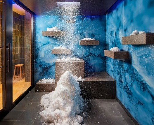 Raum mit Schneedusche im Spa Bereich des Hotel Erbprinz.